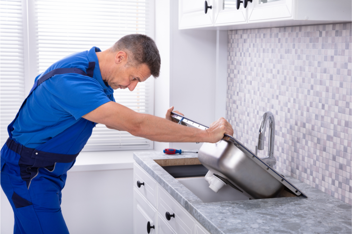 The Quick Guide to Maintaining Your Kitchen Sink Drain